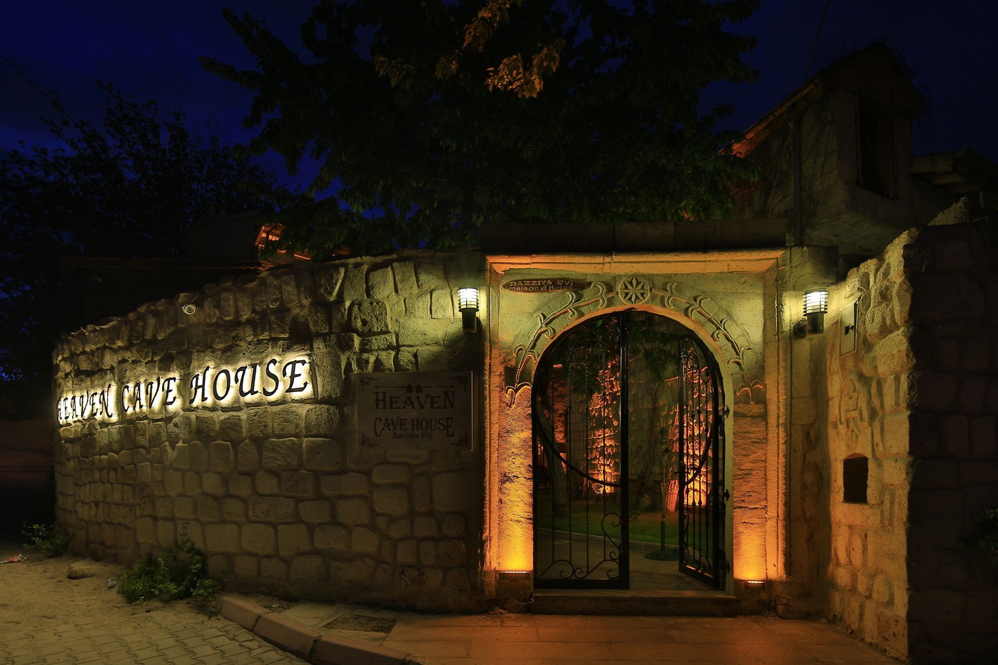 Bed and Breakfast Heaven Cave House - Razziya Evi à Ürgüp Extérieur photo